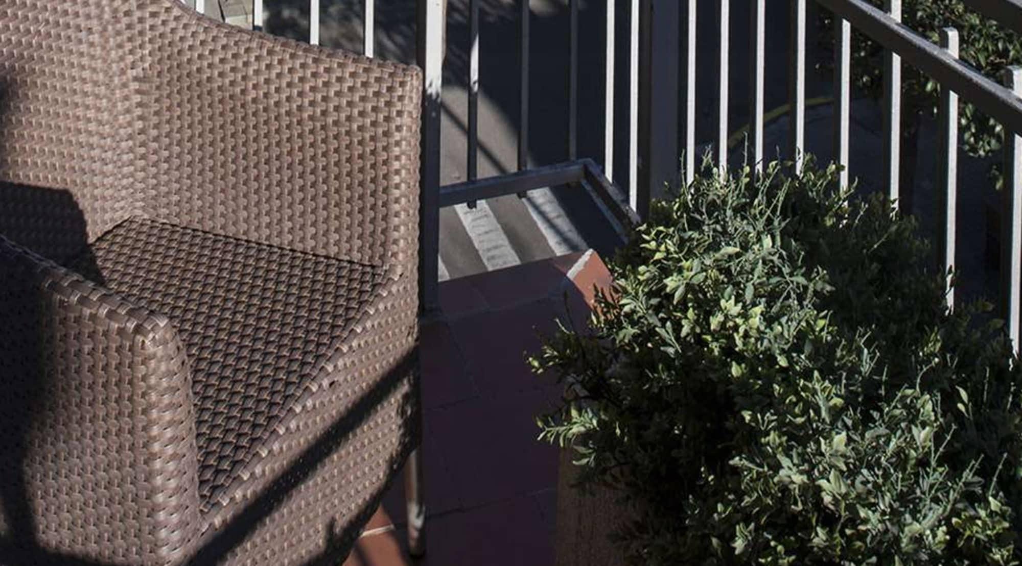 Catalonia Castellnou Hotel Barcelona Bagian luar foto