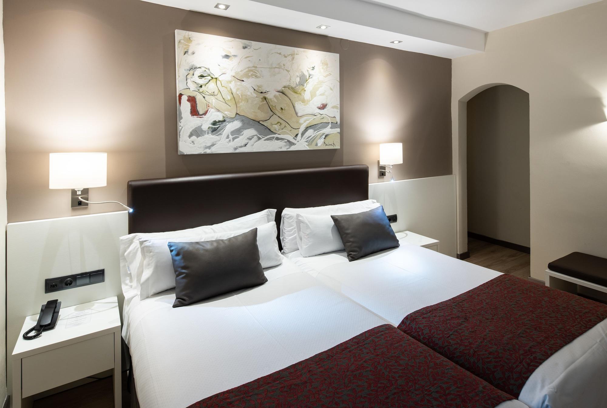 Catalonia Castellnou Hotel Barcelona Bagian luar foto