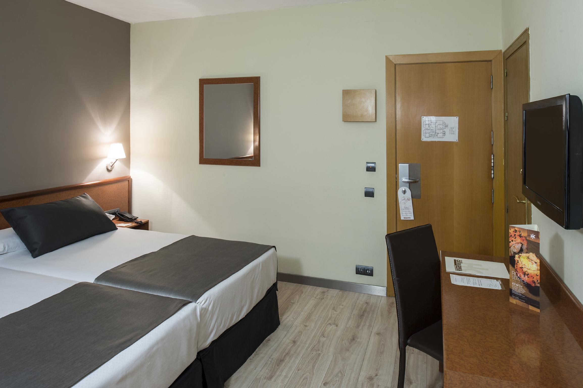 Catalonia Castellnou Hotel Barcelona Bagian luar foto
