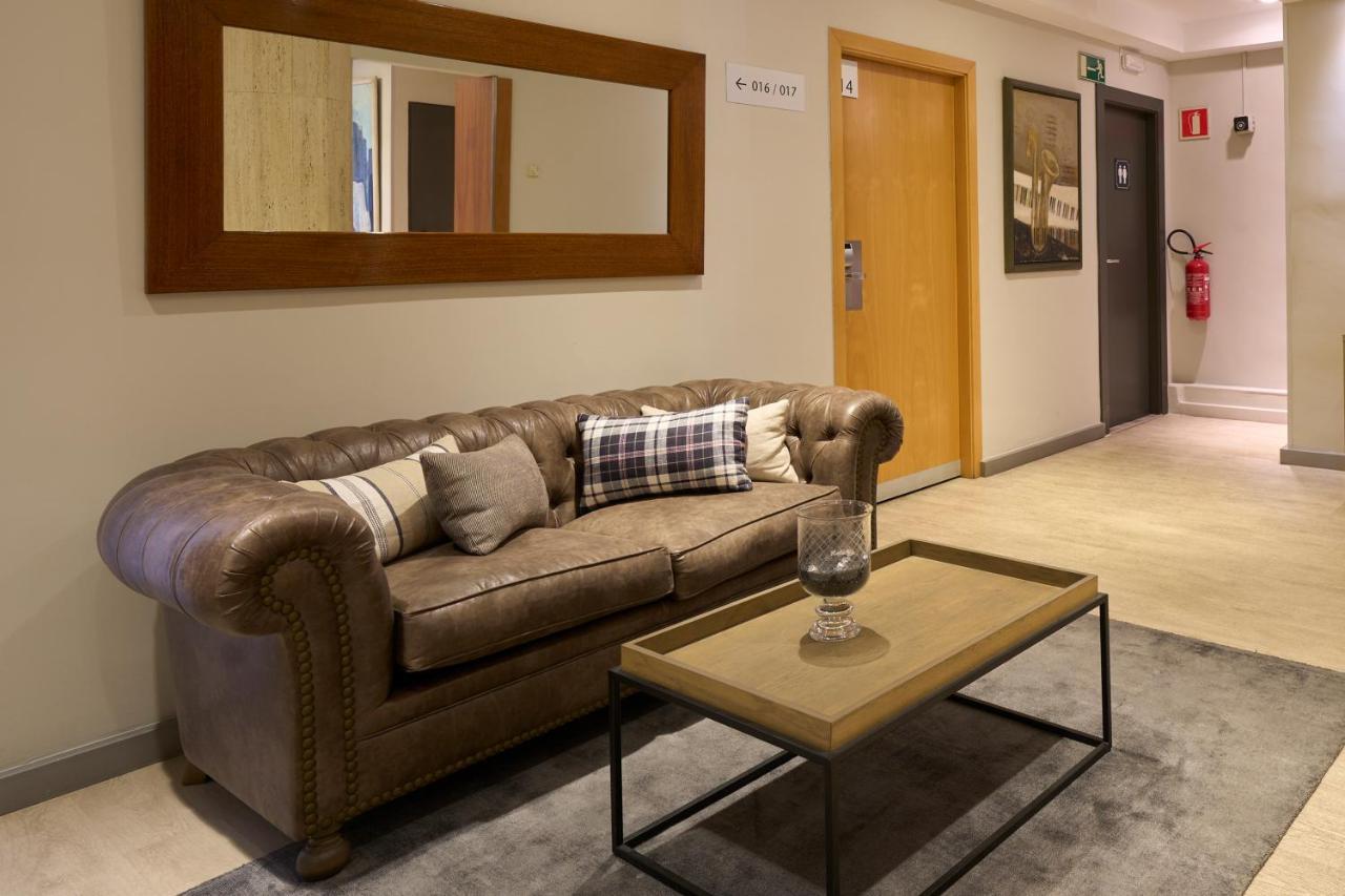 Catalonia Castellnou Hotel Barcelona Bagian luar foto