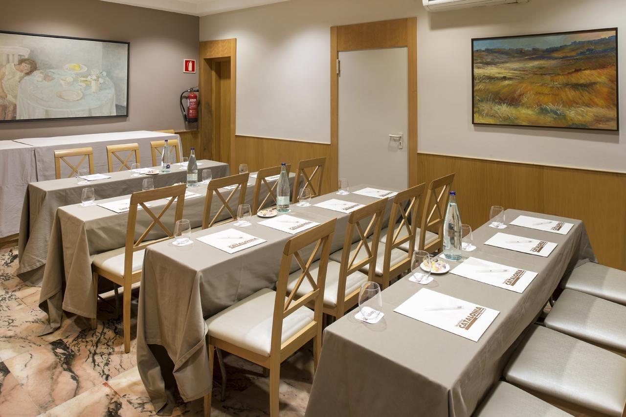 Catalonia Castellnou Hotel Barcelona Bagian luar foto