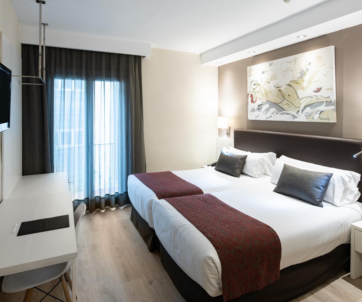 Catalonia Castellnou Hotel Barcelona Bagian luar foto