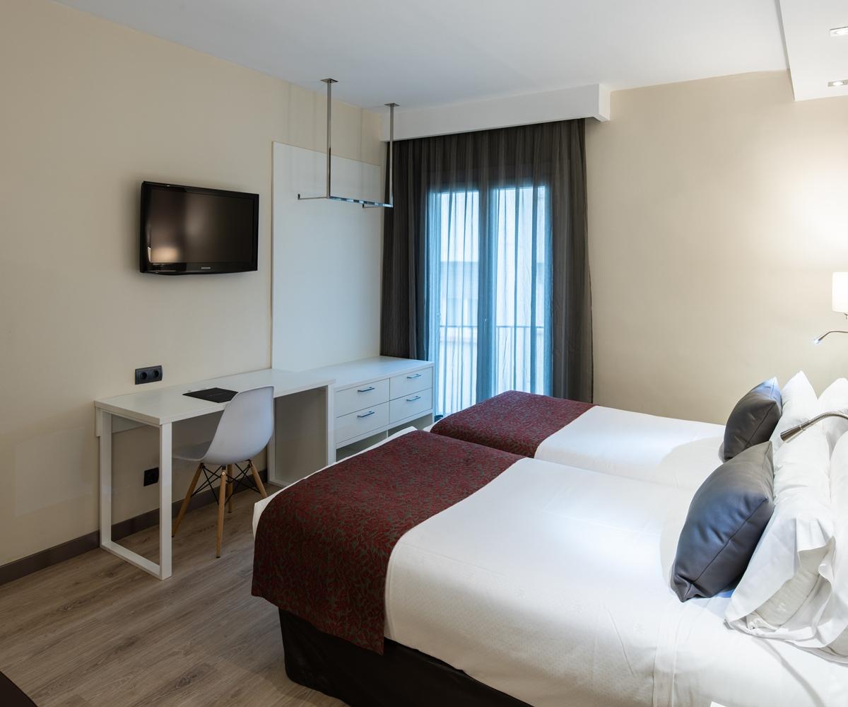 Catalonia Castellnou Hotel Barcelona Bagian luar foto