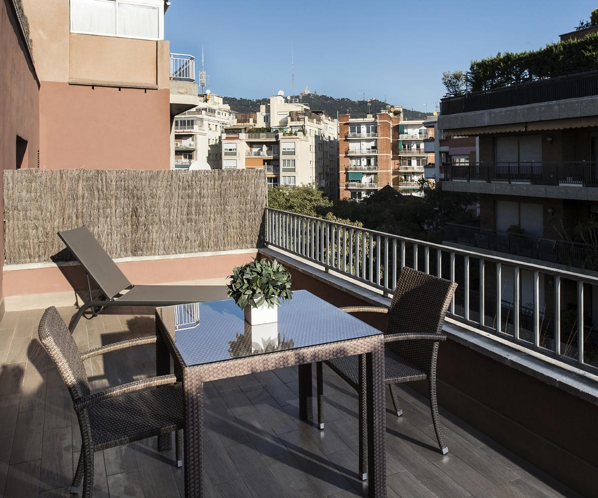 Catalonia Castellnou Hotel Barcelona Bagian luar foto