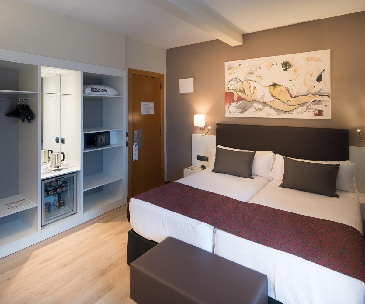 Catalonia Castellnou Hotel Barcelona Bagian luar foto