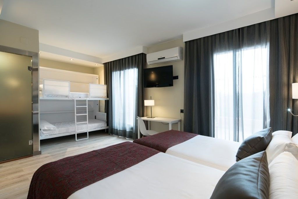 Catalonia Castellnou Hotel Barcelona Bagian luar foto